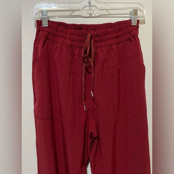 Aritzia TNA Speed Jogger - Picture 4 of 4